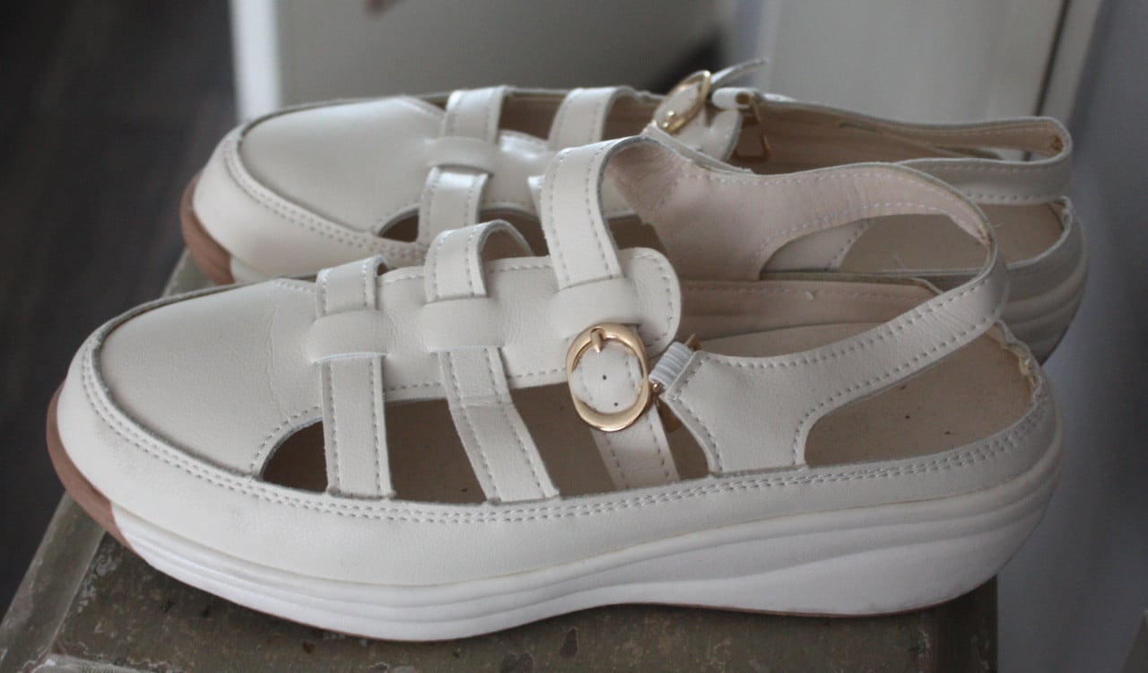 Nieuwe beige sandaalen  maat 36