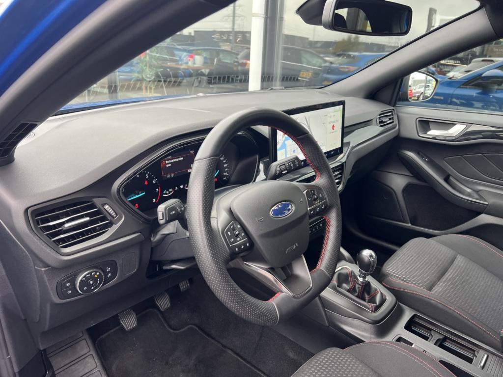 Ford Focus 1.0 ecoboost hybrid 125pk st-line , adaptive cc ,voorruitverwarm