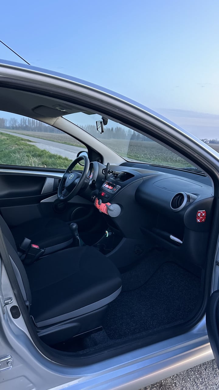 Toyota Aygo 1.0 12V Vvt-i 5DRS 2013 Grijs