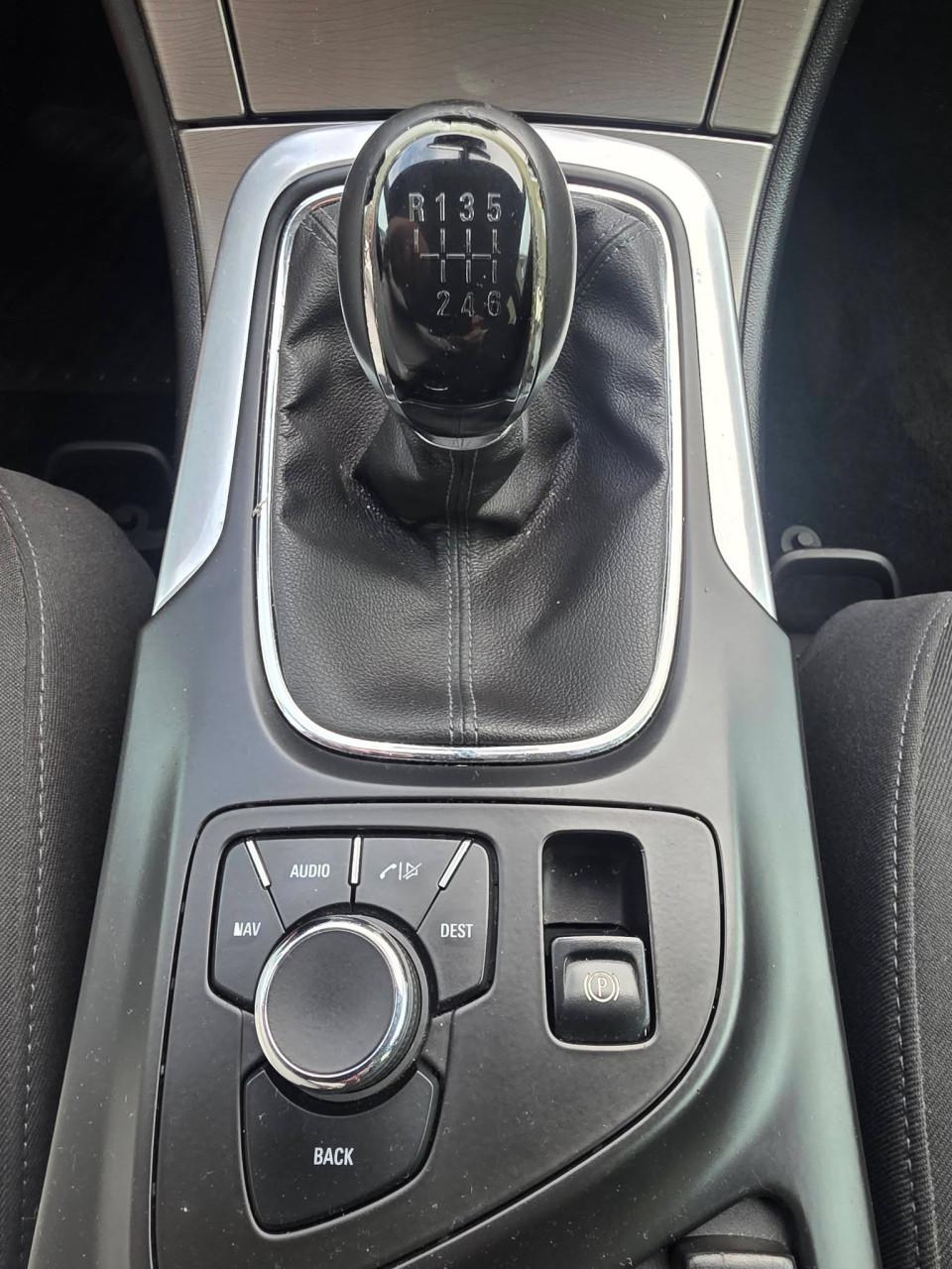 Tekoop zeer nette Opel Insignia 1.8i Cosmo  bj 2010