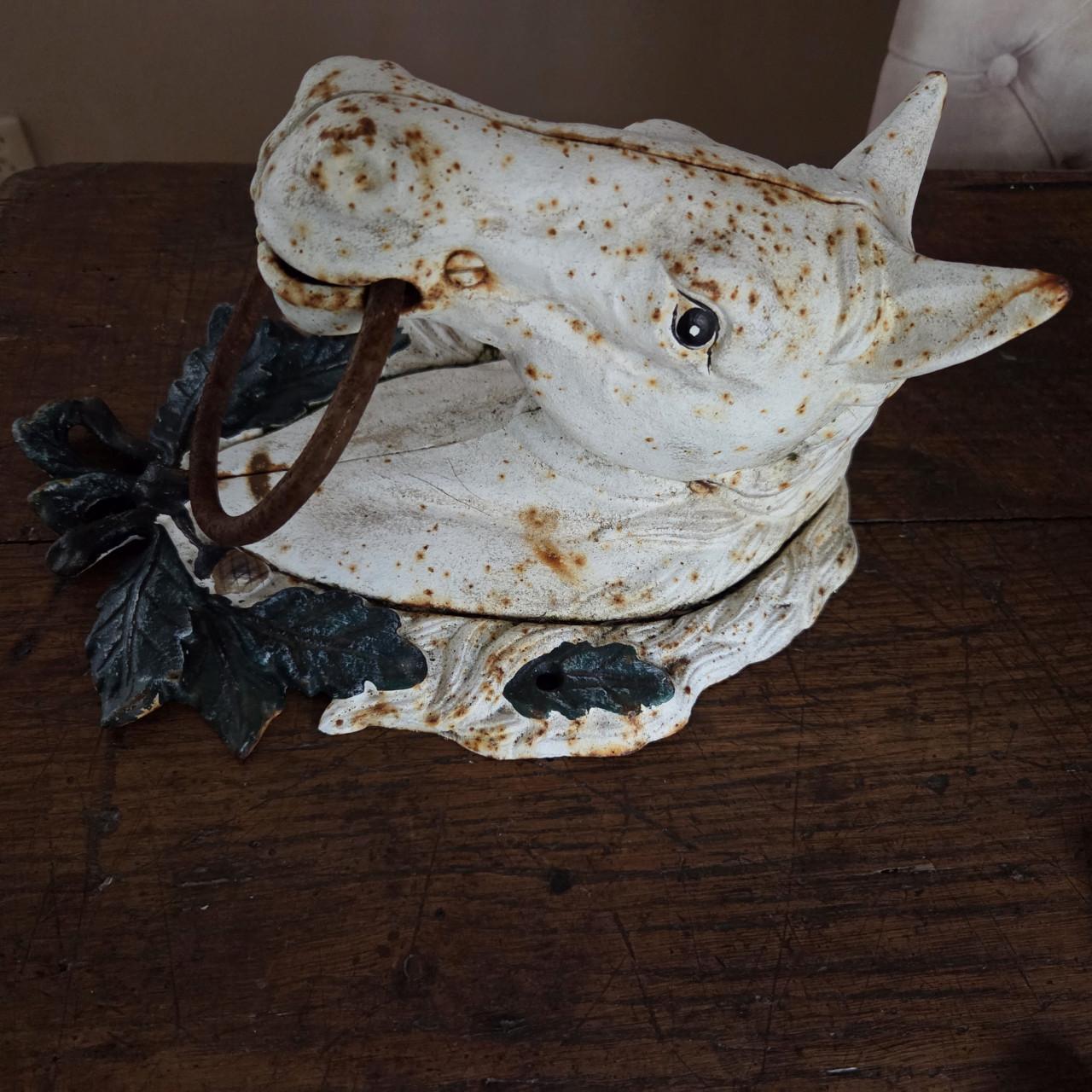 Brocante gietijzeren paardenhoofden