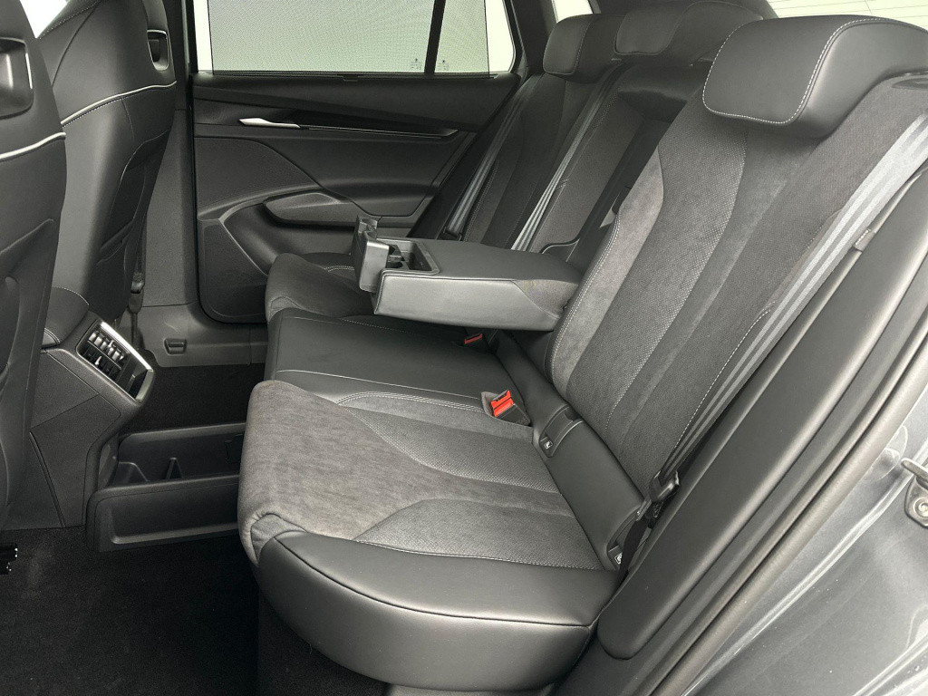 Skoda Elroq sportline elektromotor 210 kw / 286 pk suv elektri