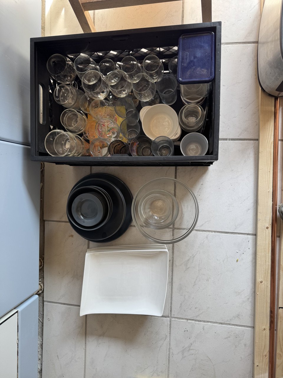 Gratis borden bakjes schalen kopjes broodrooster en waterkoker