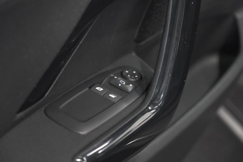 Peugeot 208 puretech 82 signature | apple carplay | parkeersensoren | navig