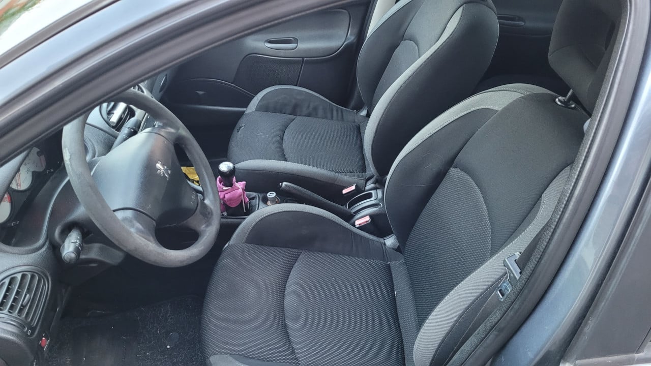 Peugeot 206,1.4l antraciet 5 deurs