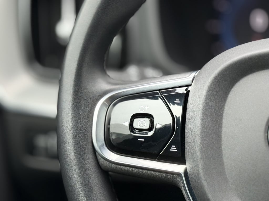 Volvo XC60 t6 340pk recharge r-design| panodak| adap.cruise| 360camera| tre