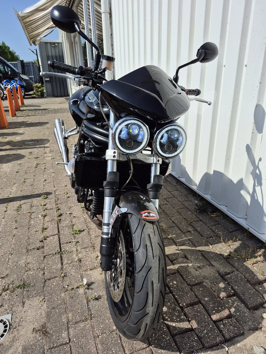 Triumph Street Triple uit 2004