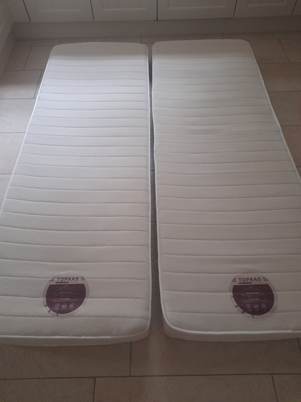 2 matrassen van 70 x 200 x 15  ( in goede staat )