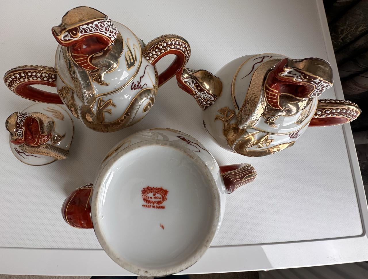 MOOI JAPANS SERVIES  (NIET KOMPLEET )