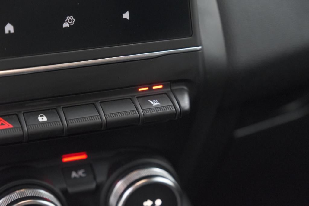 Renault Captur tce 130 edc limited | trekhaak | adaptieve cruise control | 