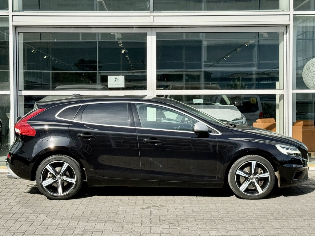 Volvo V40 t3 153pk aut6 polar+ sport| panodak| camera| trekhaak| keyless|