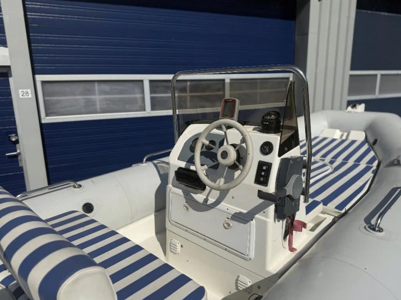 Zodiac Medline 470 met 85pk Yamaha.