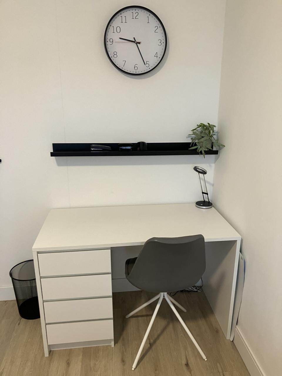 Kasten - Bedden - Wasmachine - Eethoek - Zithoek-Bureaus
