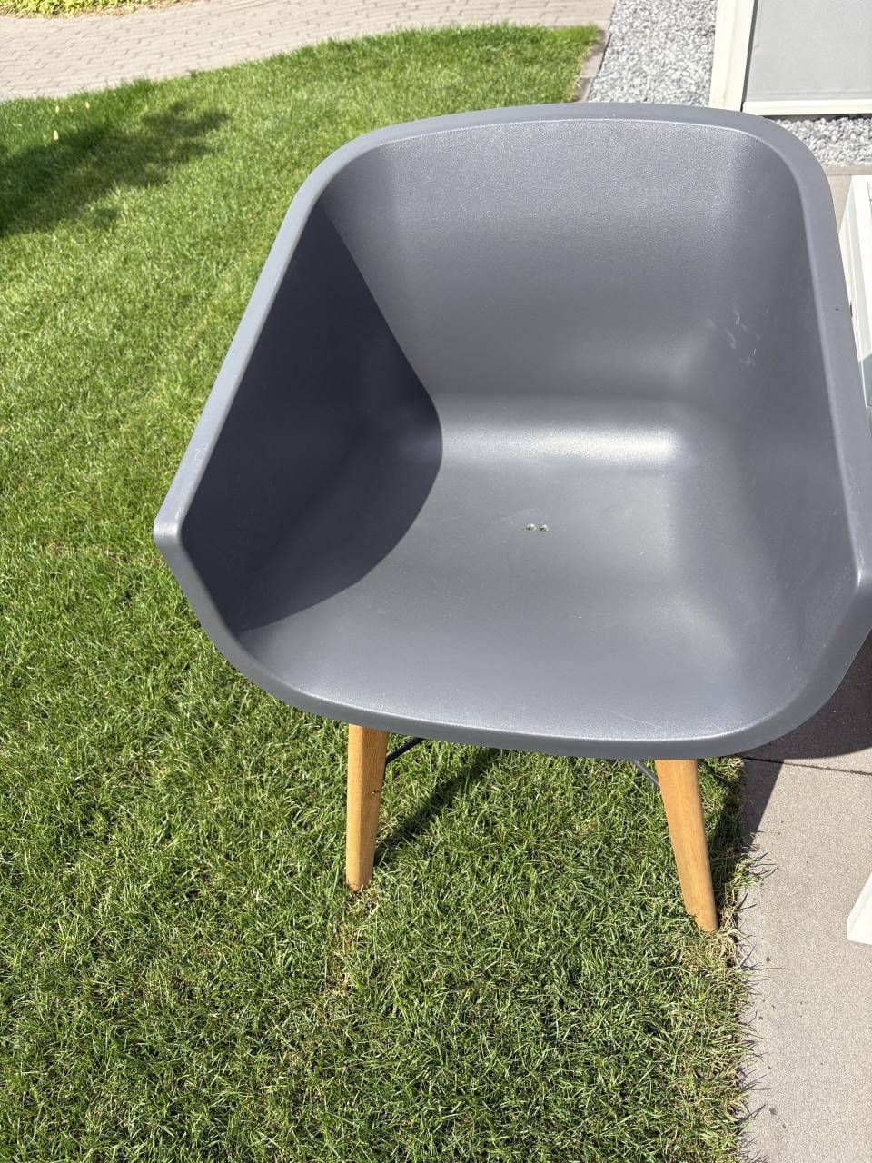 Allibert Tuintafel met 4 Hartmann kuipstoelen en beschermhoes