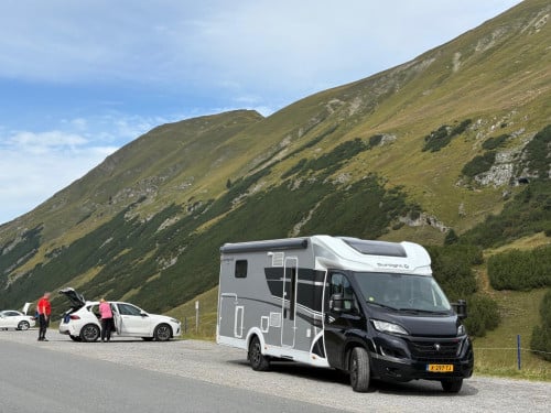 Prachtige goed onderhouden 4 pers. automaat camper te koop/ huren ?