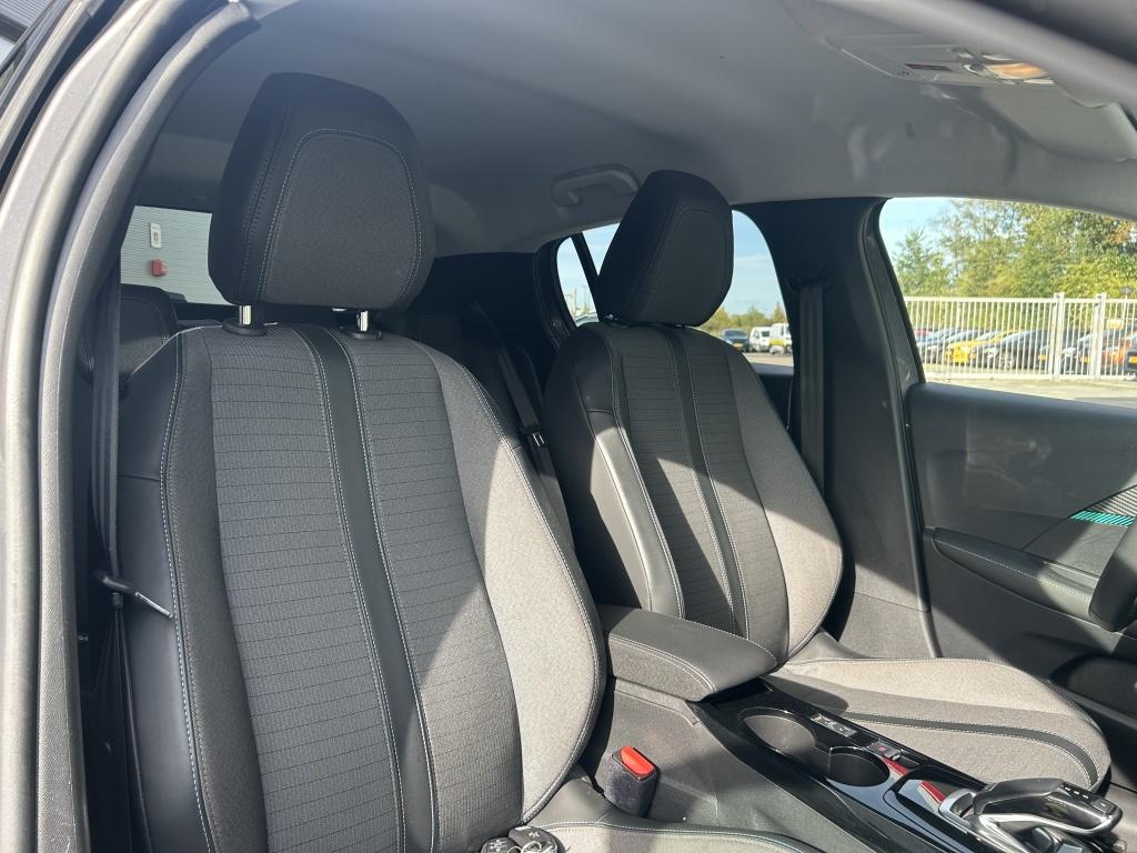 Peugeot 208 1.2 puretech 100pk eat8 allure pack 3d cockpit | apple carplay 