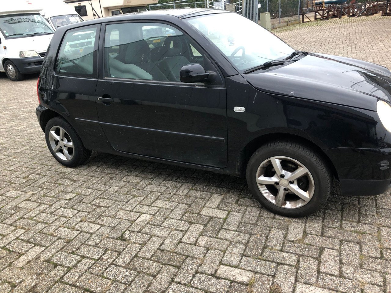 Volkswagen Lupo zwart - automaat - BJ 2000