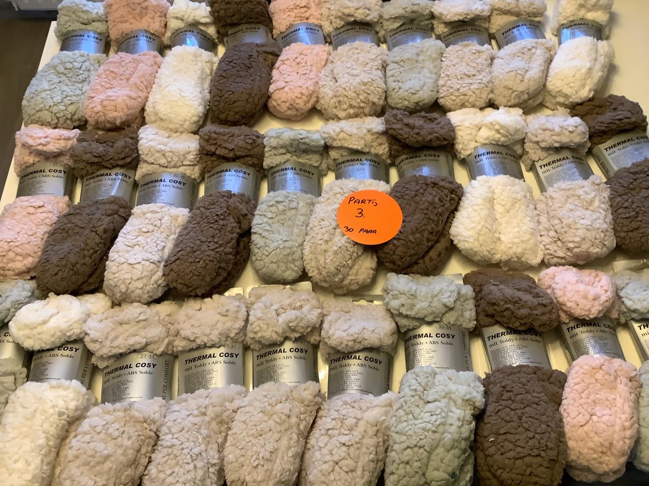 Partij super dikke kinder fluffy huissokken. ( partij 3)