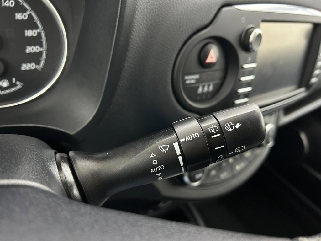 Toyota Yaris occasion 1.5 hybrid dynamic | wit | tweedehands toyota yaris |