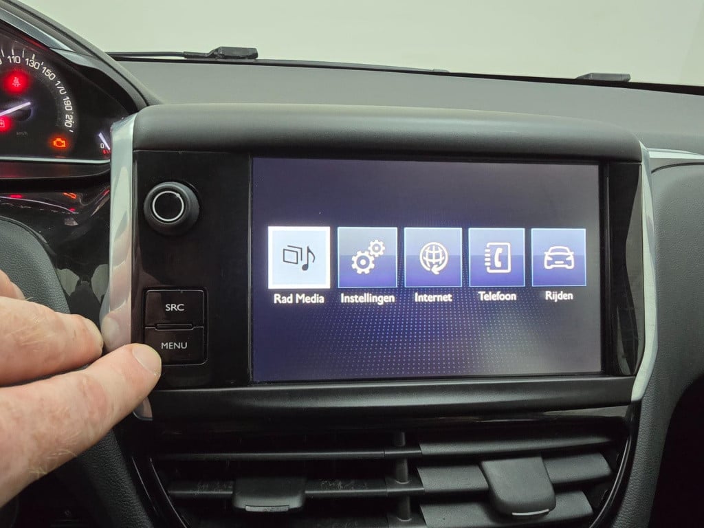 Peugeot 208 occasion met cruisecontrol en veel ruimte ook achterin | tweede