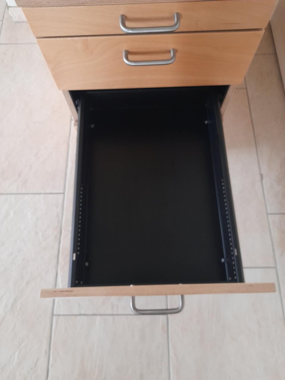 Ladenkast / ladenblok  voor onder bureau (in goede staat ) 60 x 44 x 59H