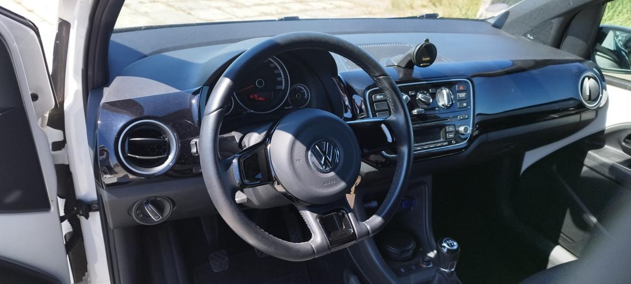 Volkswagen high up 2016 met lichtmetalen velgen en 71700 km van eerste eige