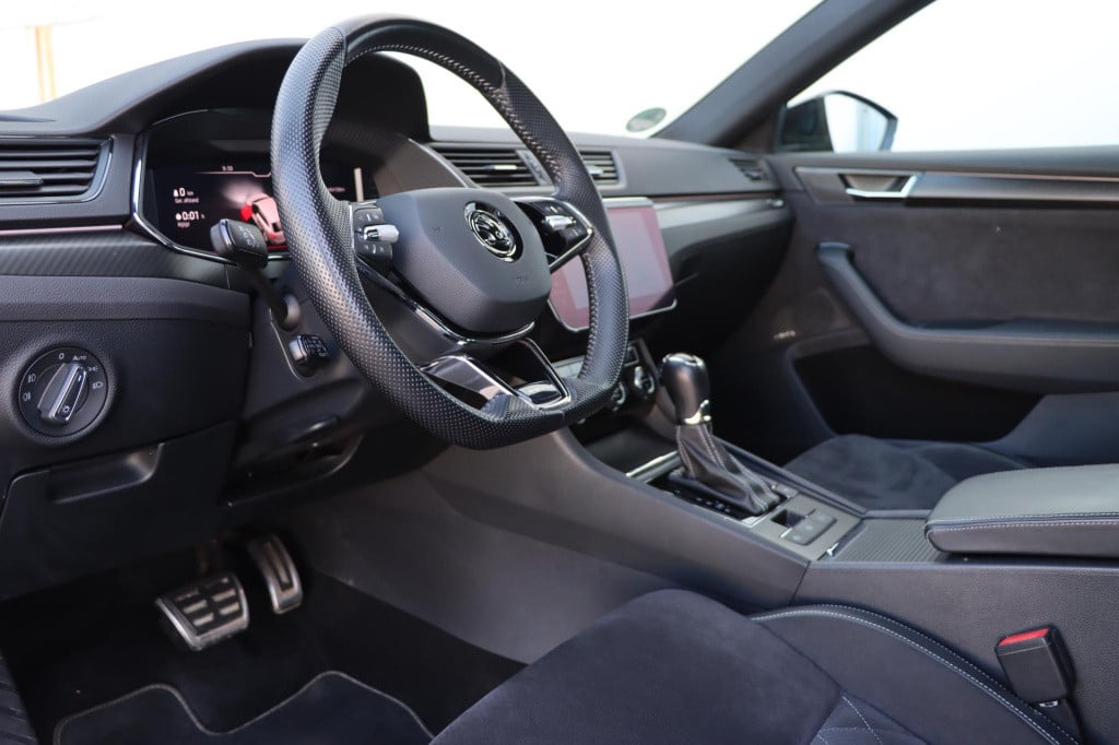 Skoda Superb combi 1.4 tsi iv sportline business