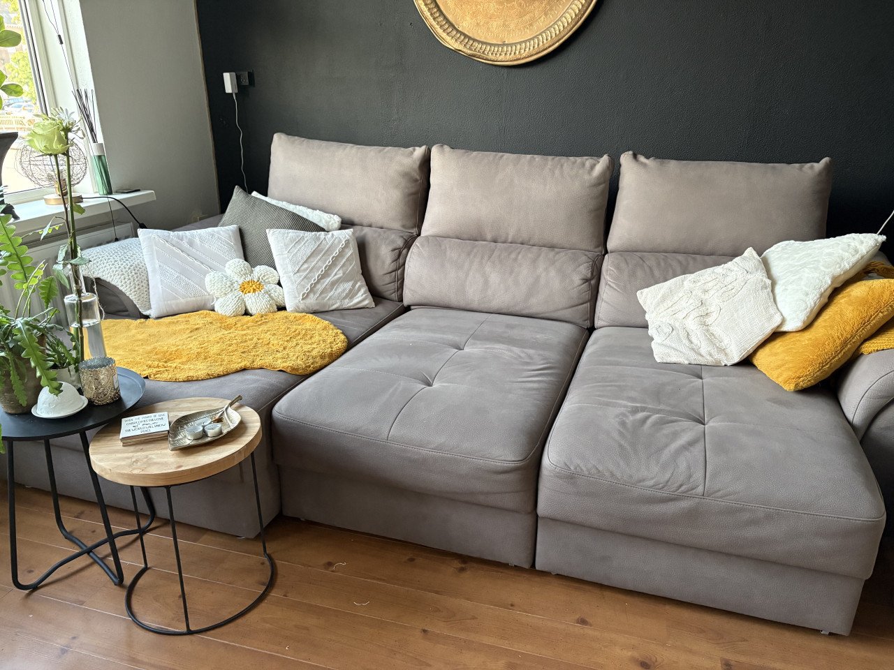 Prachtige volledig uitschuifbare hoekbank taupe ZGAN L=280cm D=165cm