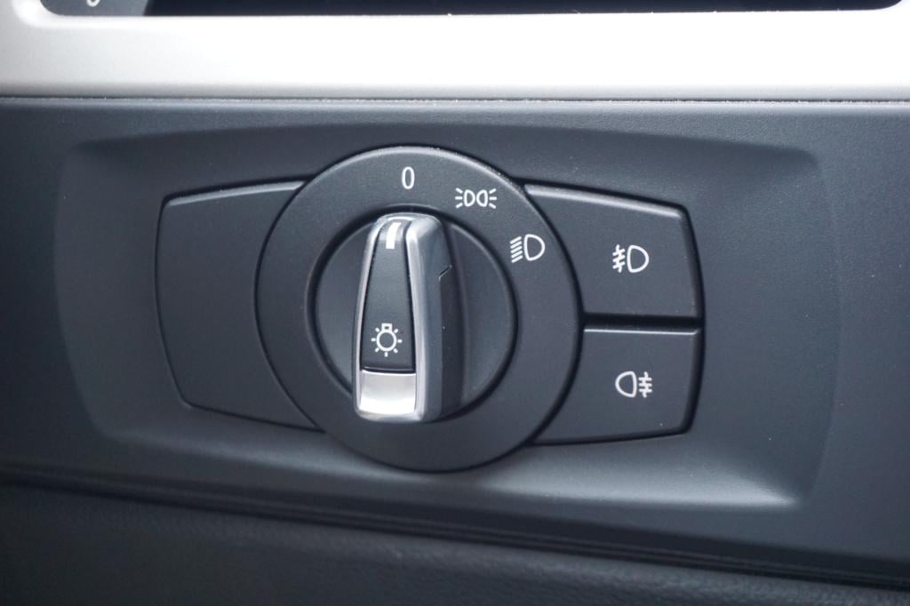 BMW 3-serie 318i corporate lease luxury line climate / navi / cruise / lede