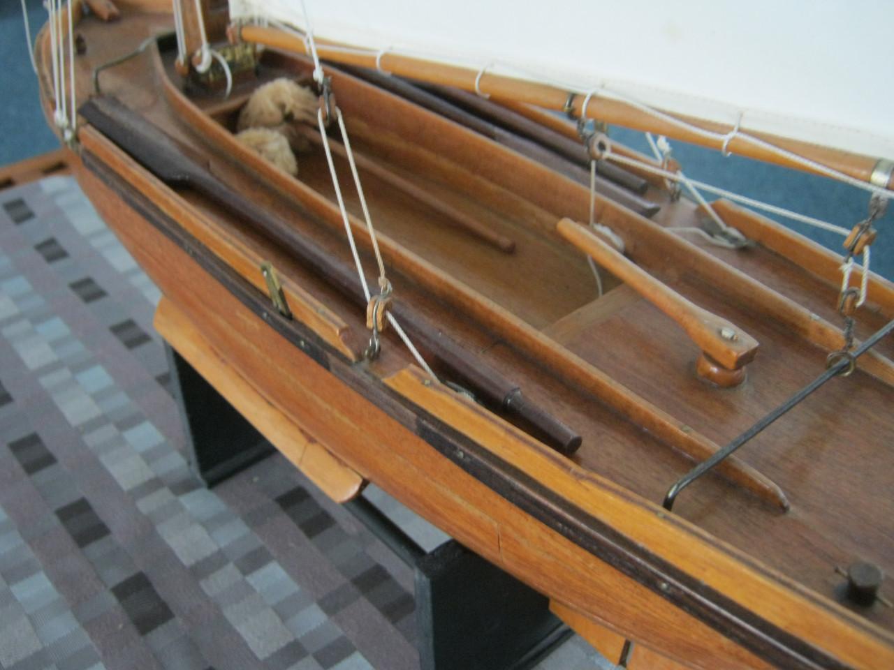 Houten Zeilboot.