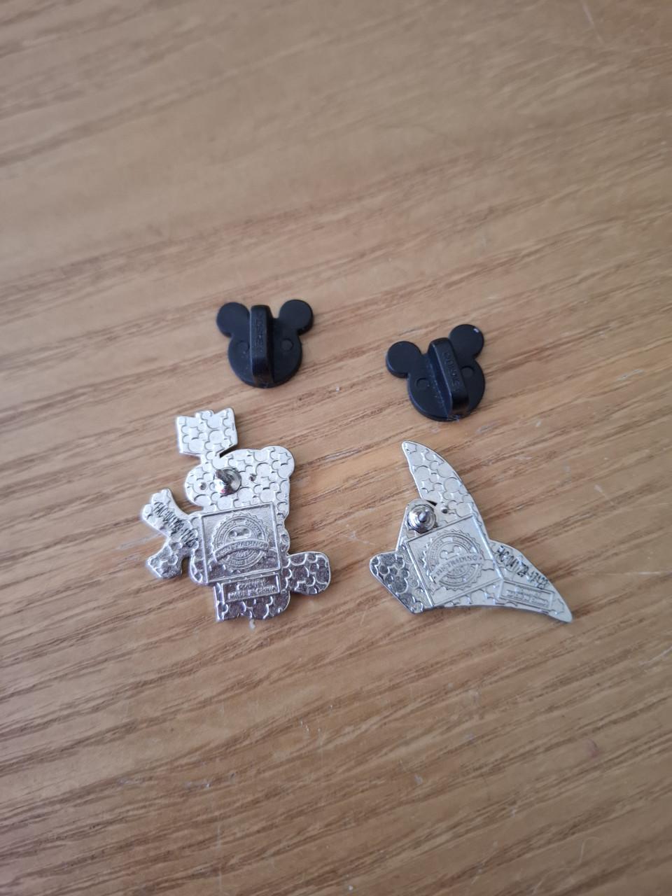 2 Disneyland pins Peter Pan