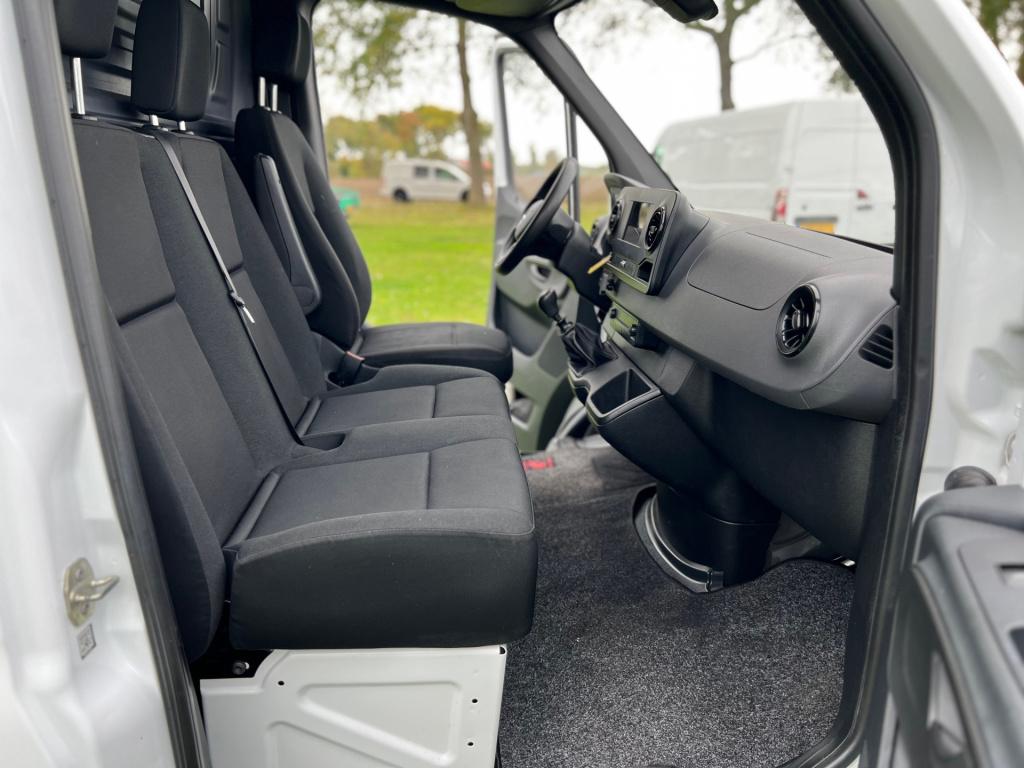 Mercedes-Benz Sprinter 211 cdi l2h2//mbux//pdc//3-zits