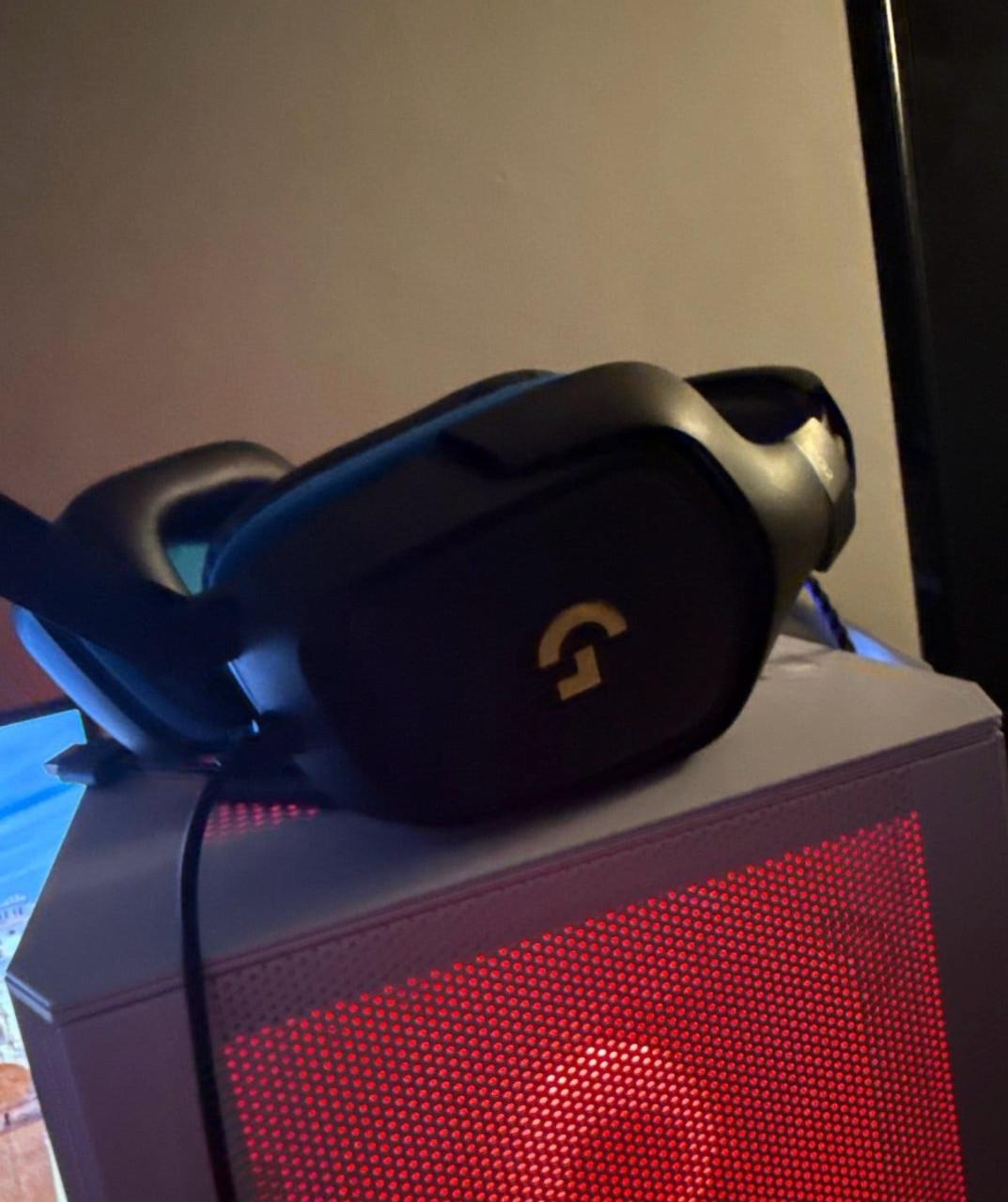 Complete Gaming Setup: PC, 2x MSI Monitoren (300Hz & 180Hz)
