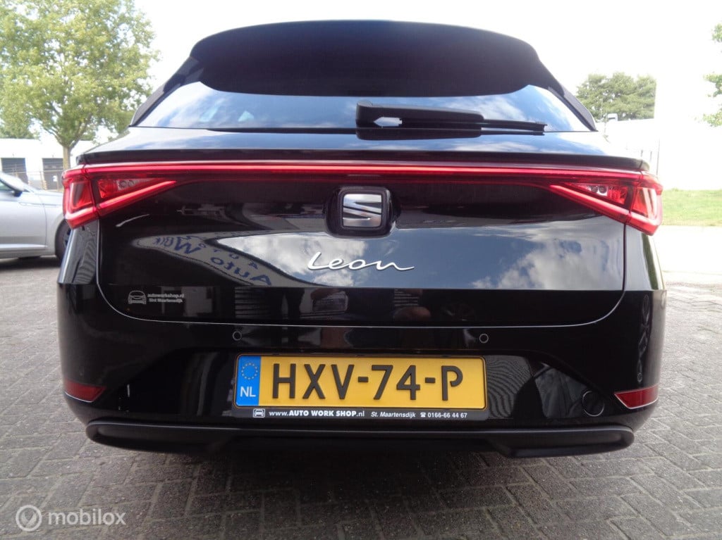 Seat Leon Sportstourer 1.5 tsi style business/airco/lm velgen/carplay/pdc/c