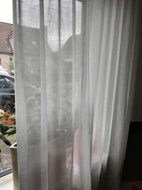 IN BETWEEN GORDIJNEN