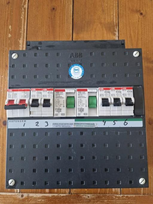 ABB Groepenkast met hoofdschakelaar, 5 groepen, 2 aardleks
