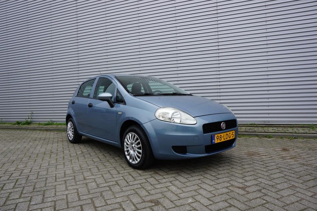 Fiat Grande Punto 1.2 actual airco / elektr. ramen / trekhaak / nieuwe apk!