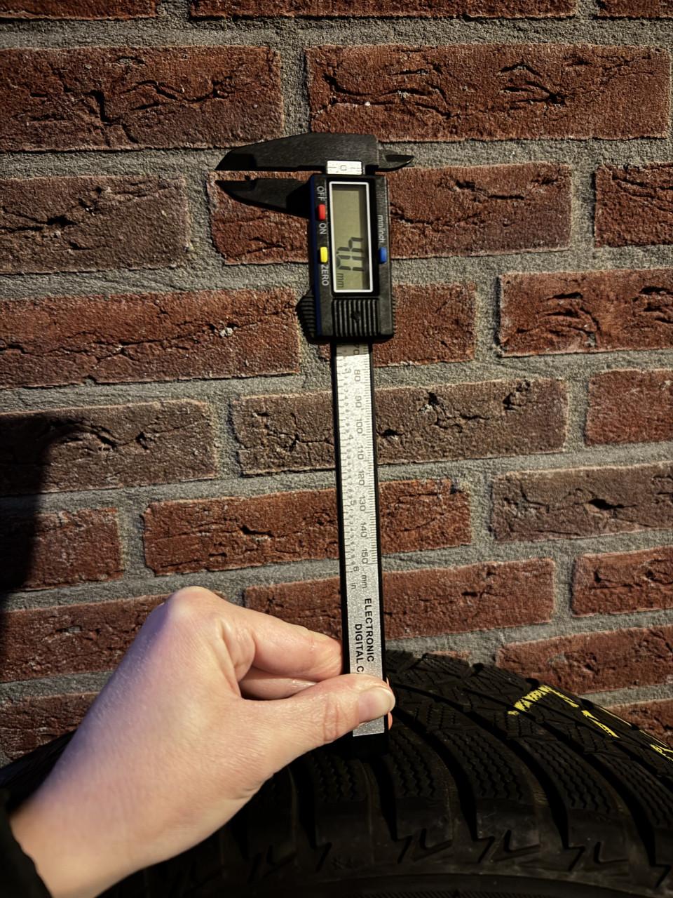 Originele 17” Audi velgen + winterbanden