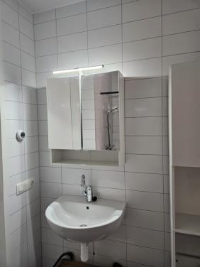 Spiegelkast met verlichting en stopcontact