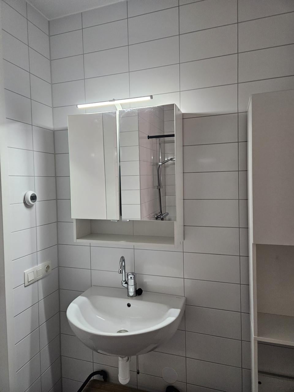 Spiegelkast met verlichting en stopcontact