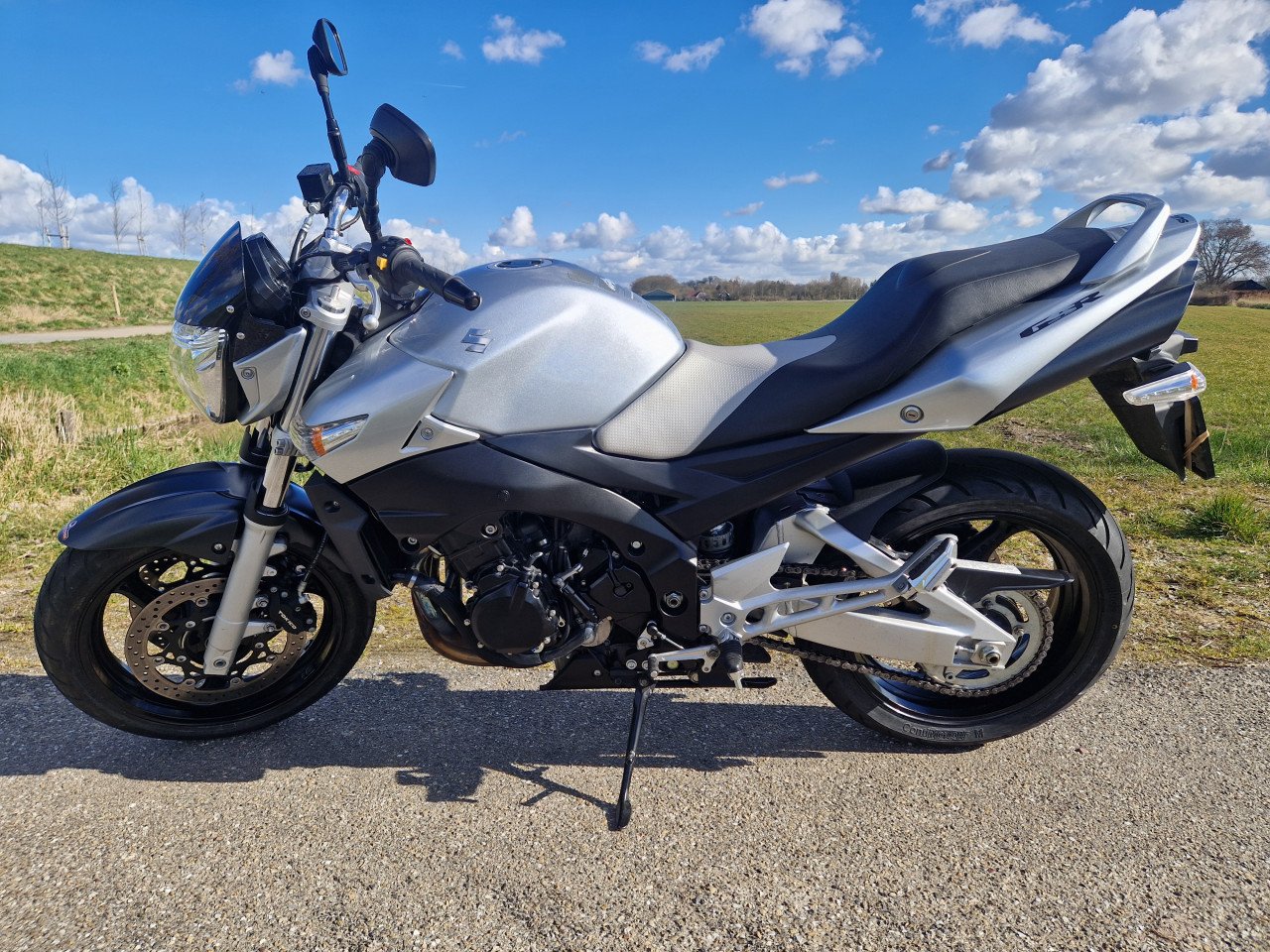 Suzuki GSR600 met 7400 km (aantoonbaar) van 1e eigenaar