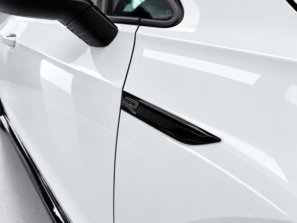 Volkswagen Golf 1.5 etsi r-line business | automaat | panoramadak | 19 inch