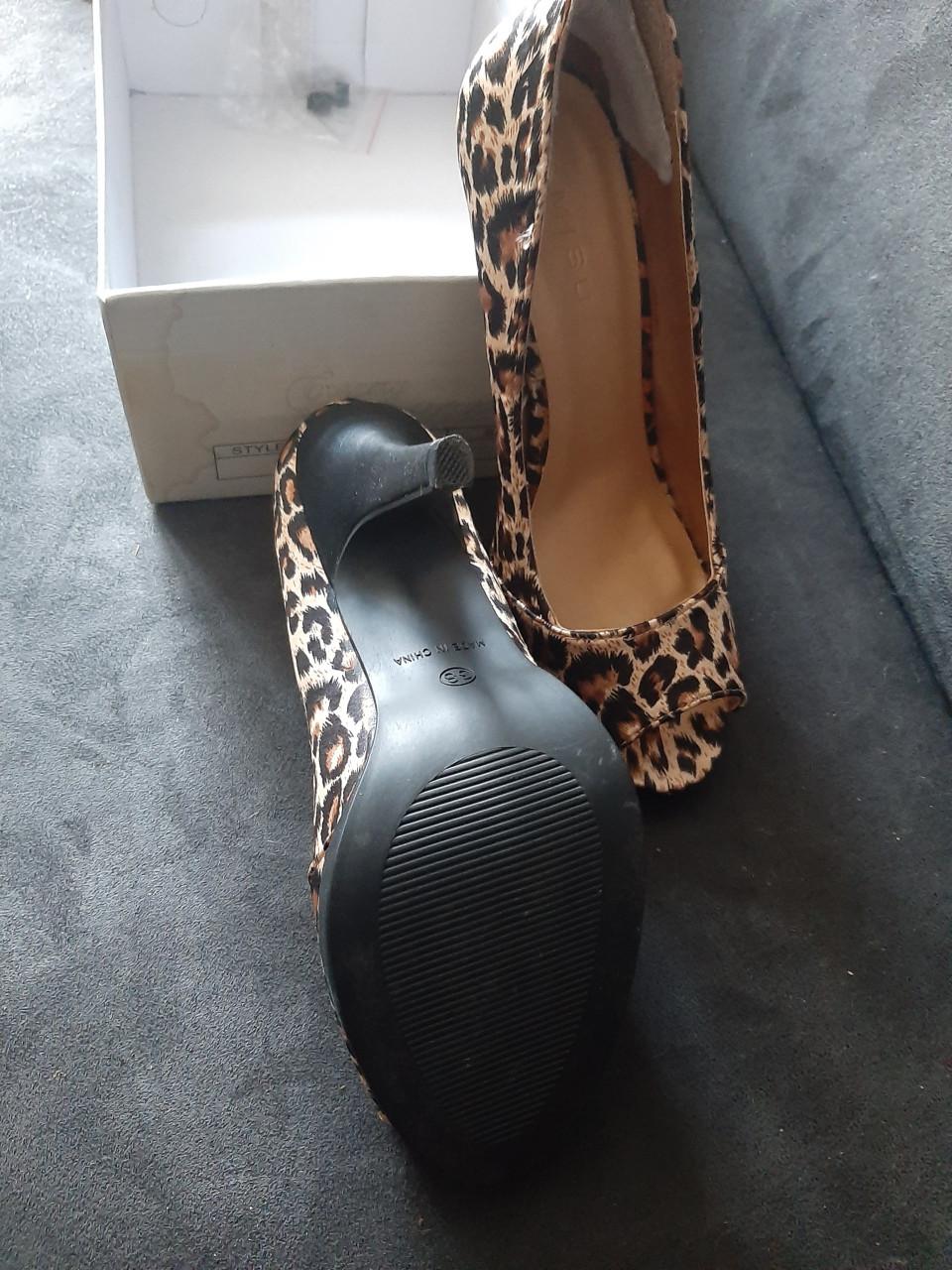Mooie tijgerprint schoenen