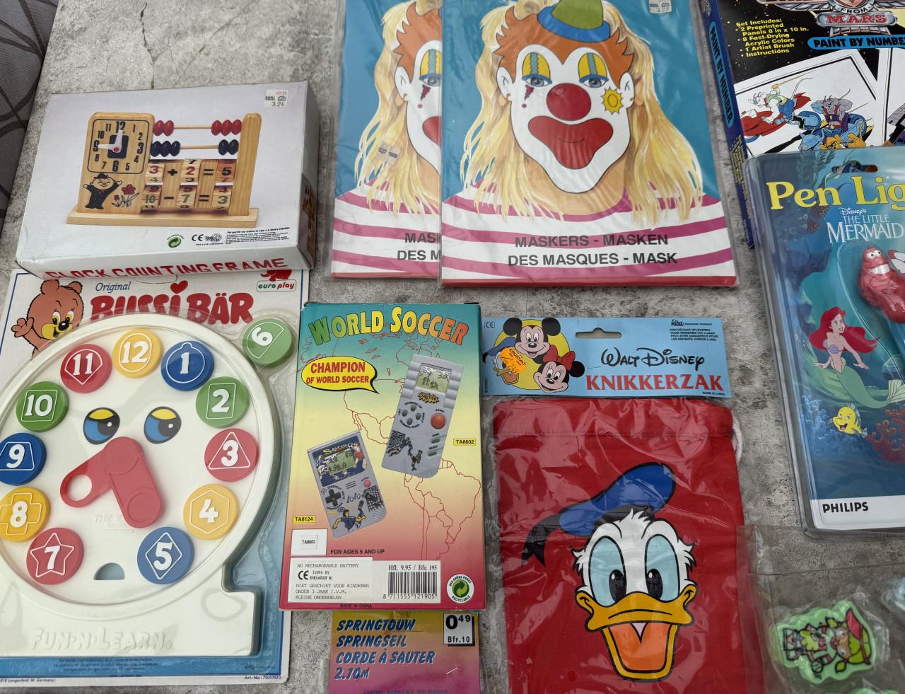 Laatste doos met NIEUW speelgoed voor 10 euro Klokje, knikkers, doktersspul