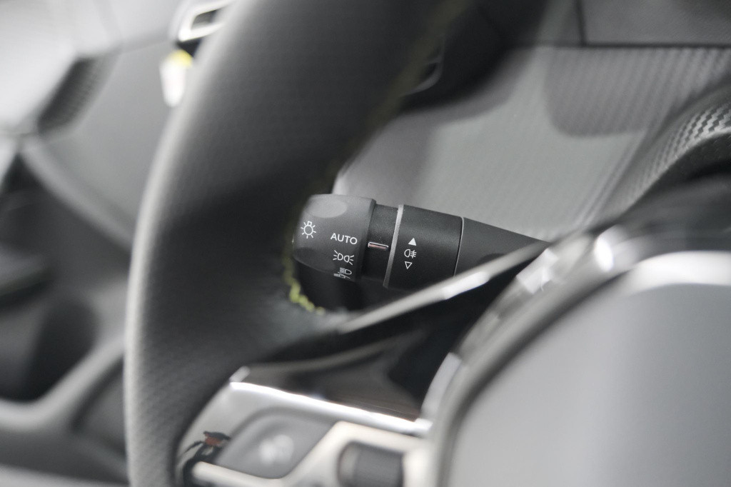 Peugeot 208 puretech 100 gt | camera | adaptieve cruise control | navigatie