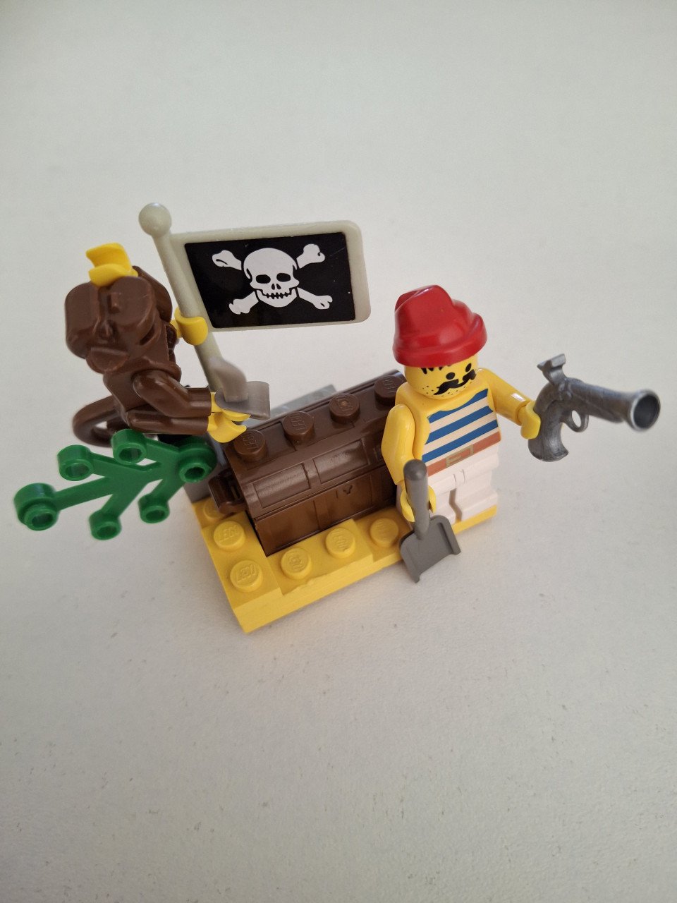 2 x vintage Pirates Lego sets