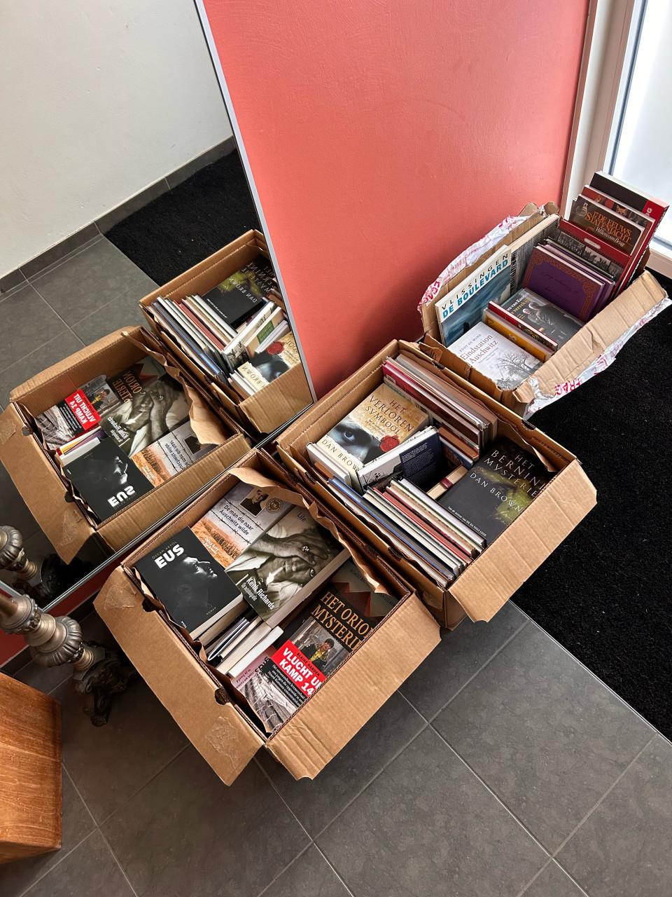 3 DOZEN MET BOEKEN