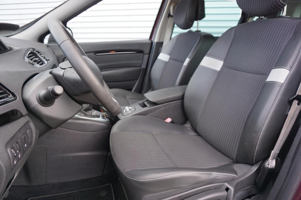 Renault Scenic 1.4 tce bose climate / navi / cruise / camera / parkeers. / 