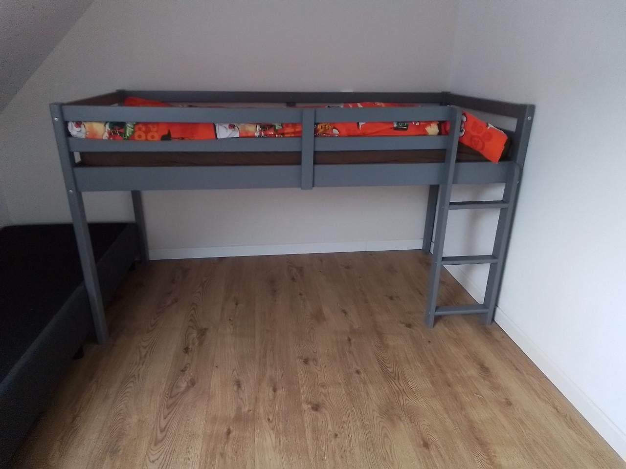 Halfhoog slaper van cars en bedbodem met pootjes