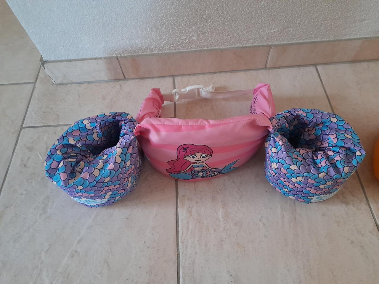 2 x Puddle Jumper  (in goede nette staat)  €10 per stuk